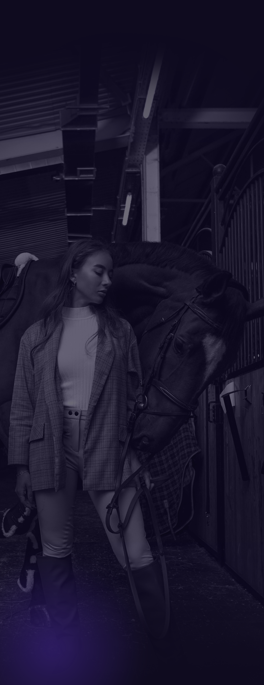 Dueña con su caballo en el centro ecuestre